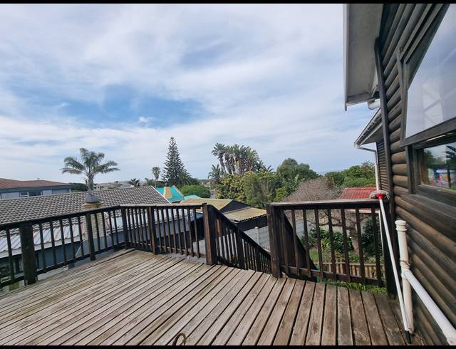 6 BEDROOM FREESTANDING FOR SALE IN DANA BAY